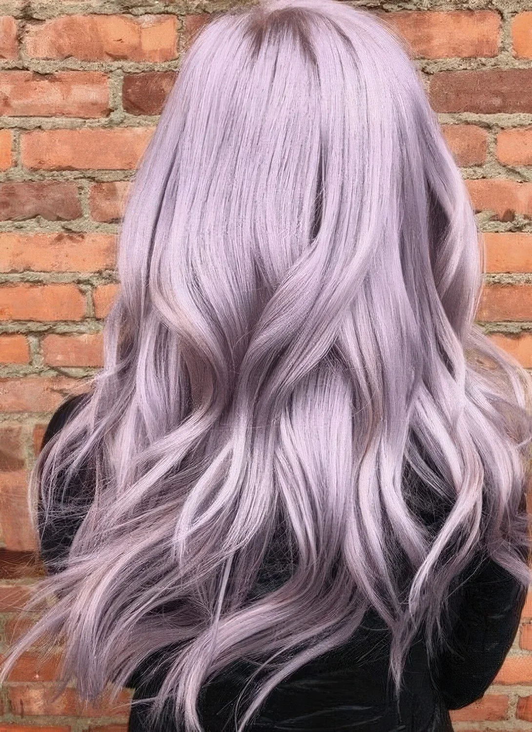 Long lilac to blush hair with shaggy layers and a lot of voluem.