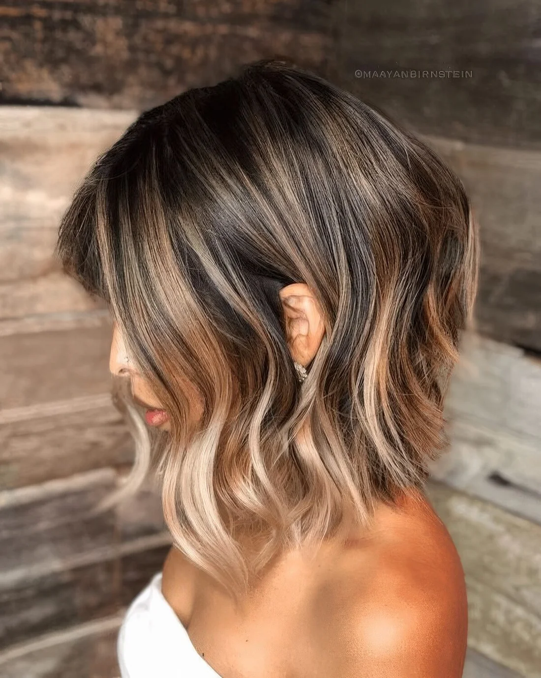 Photo showing hairstyle with a blonde balayage, with the hairstyle clearly visible.