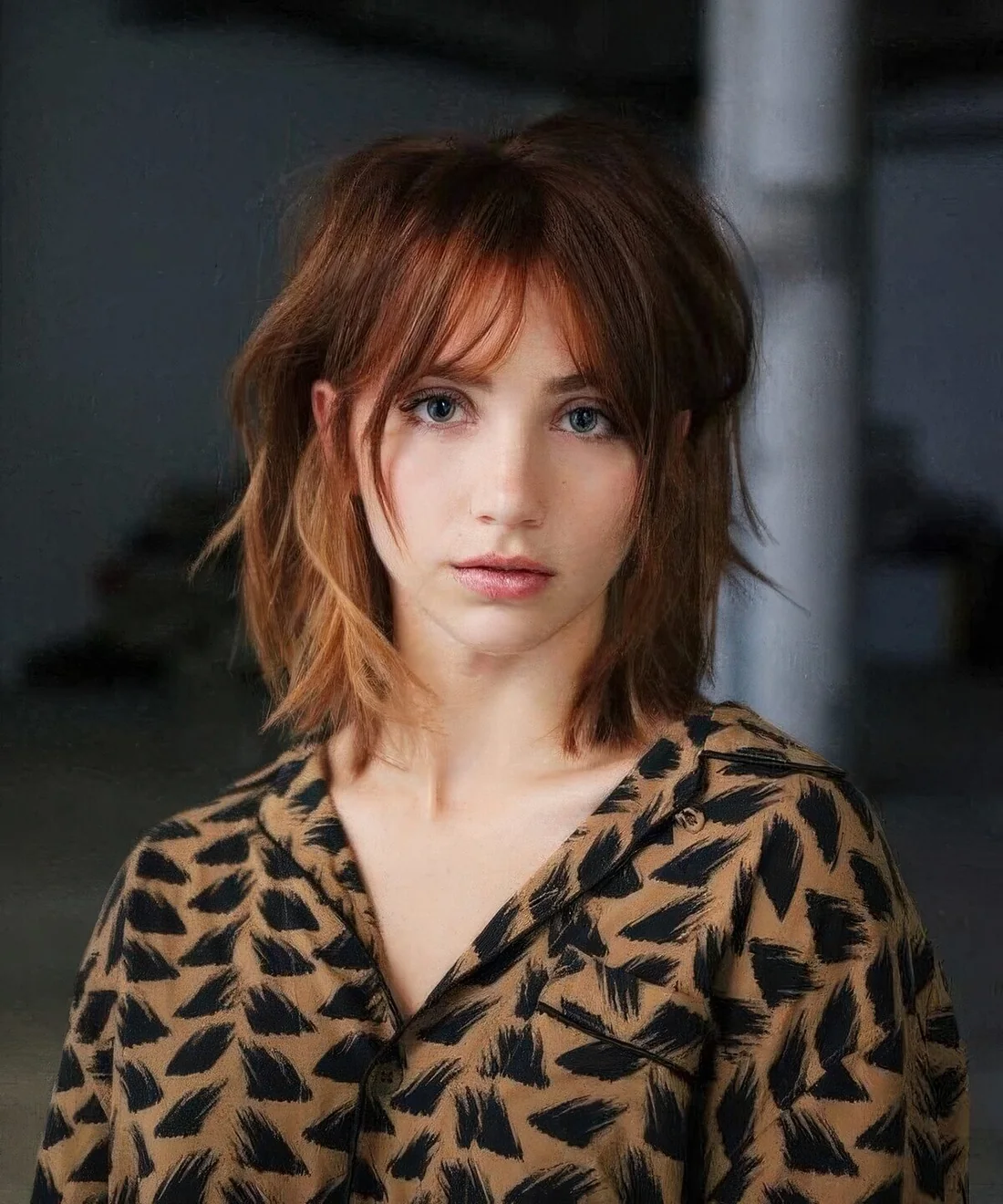 Copper red medium-length hair with an ombre effect and bottleneck bangs.