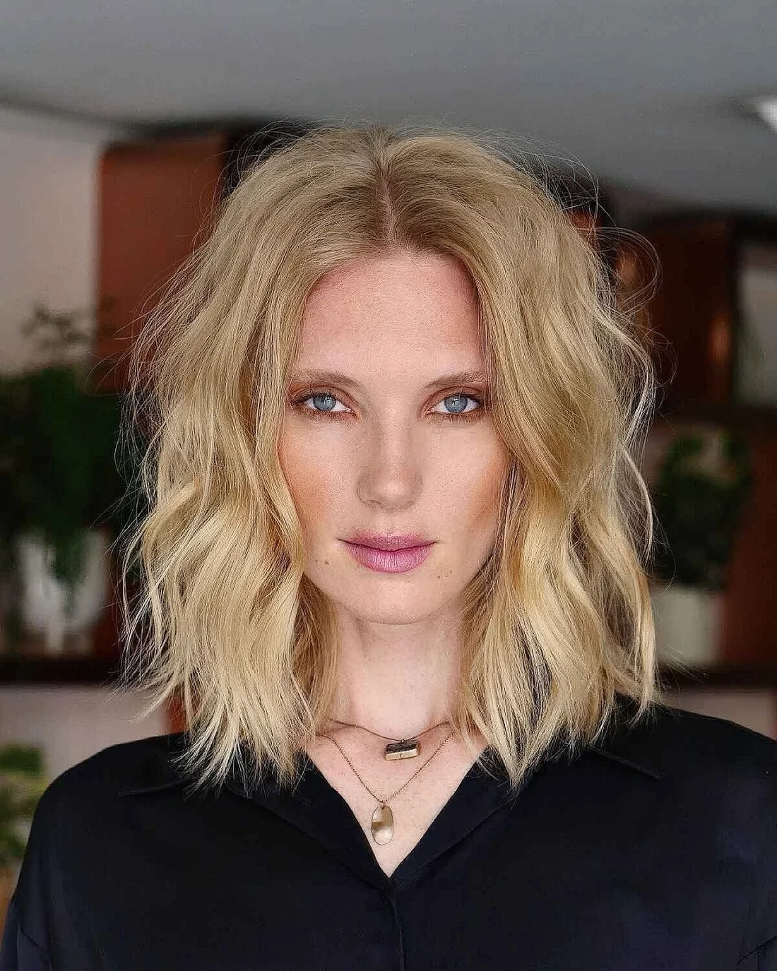 Photo showing curly bob hairstyle, with the hairstyle clearly visible.