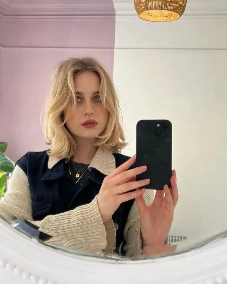 Photo showing messy lob, with the hairstyle clearly visible.