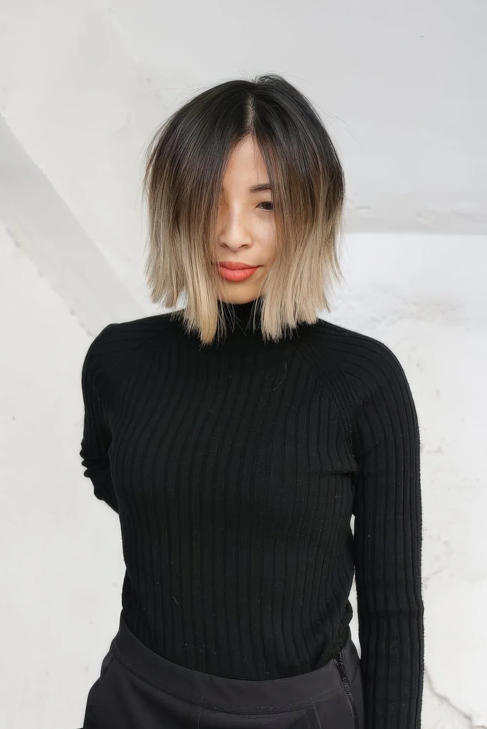 Midi ombre bob from dark brunette to bleached blonde and messy texture.