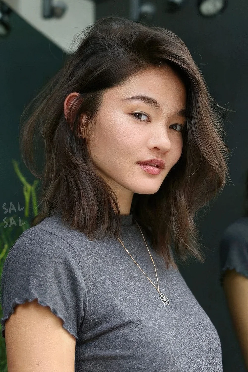 Textural and wavy outgrown bob with side part.