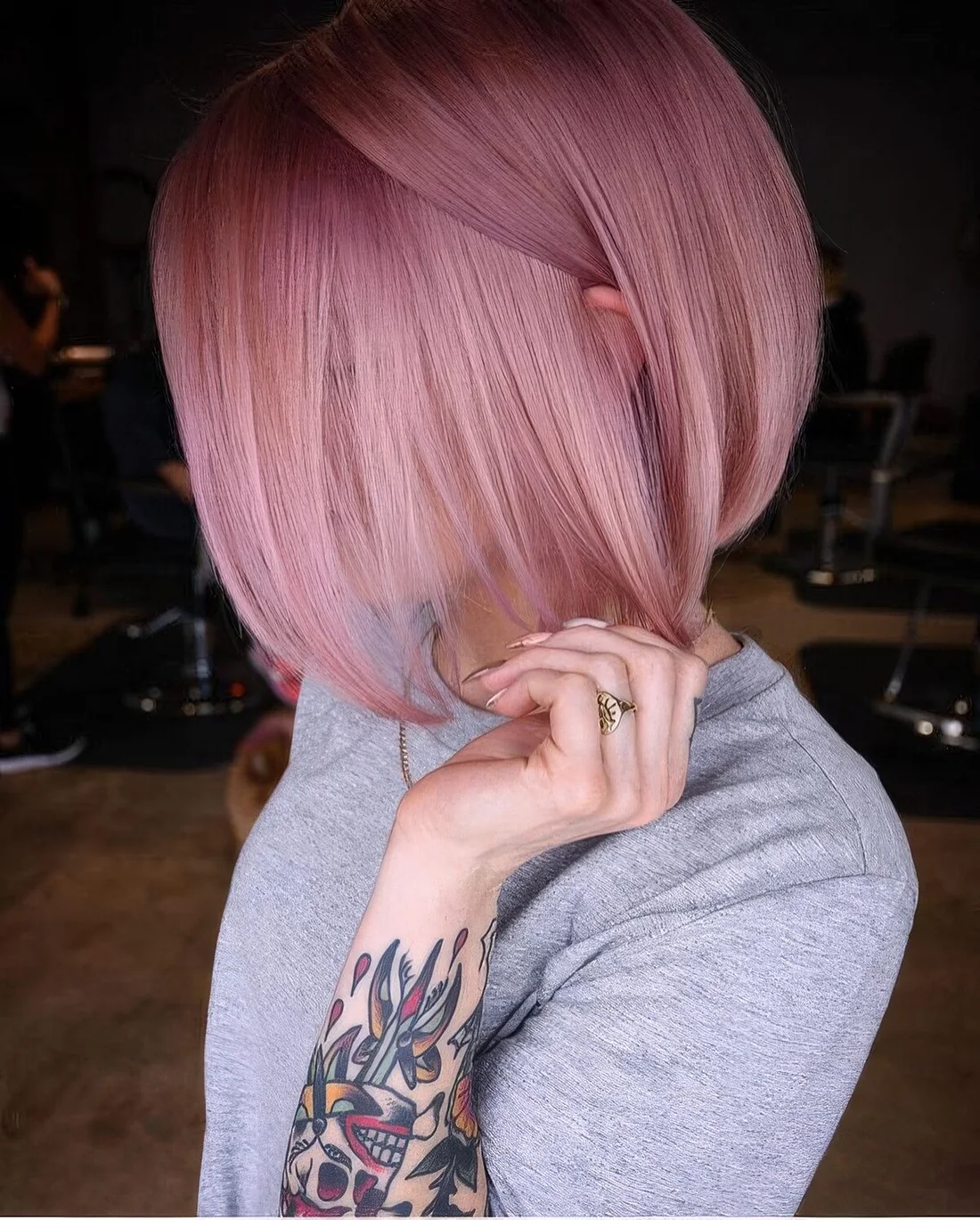 Pink midi bob with straight hair and a lot of volume.