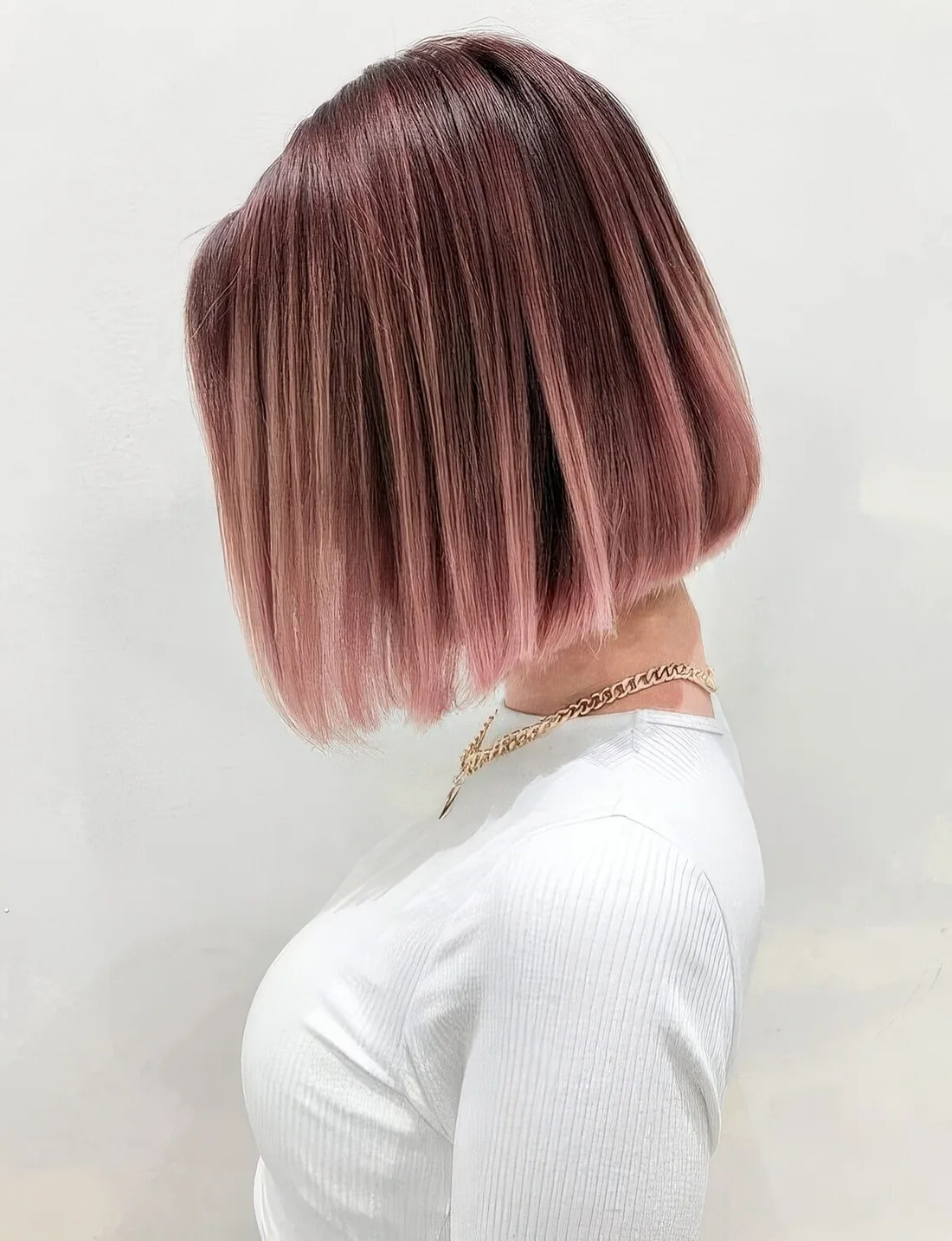 Photo showing short bob hairstyle, with the hairstyle clearly visible.