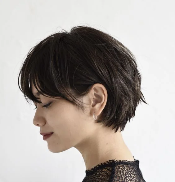 Photo showing outgrown bangs, with the hairstyle clearly visible.