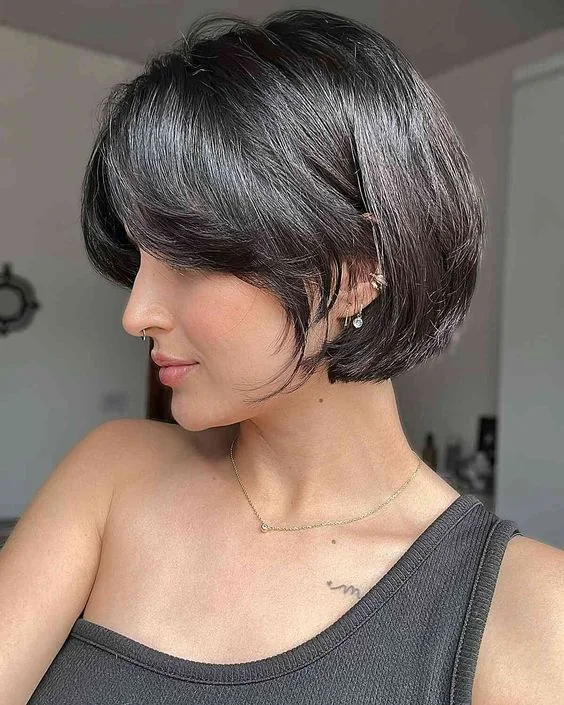 Photo showing pixie bob curtain bangs, with the hairstyle clearly visible.