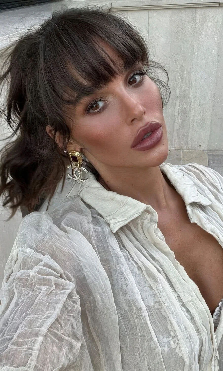 Messy and textural high ponytail plus a classic fringe are a lovely combo for every day, messy hairstyles are totally in trend.