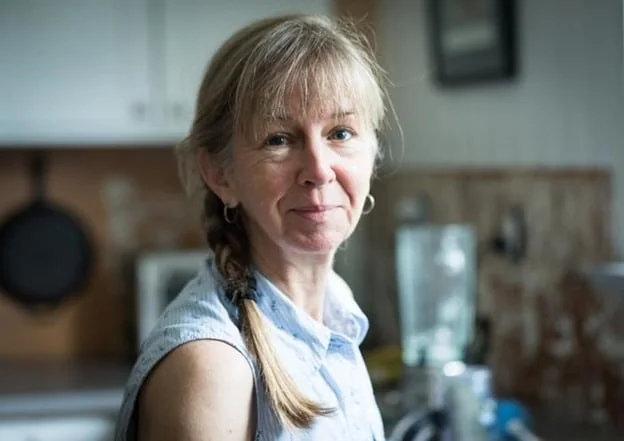 Photo showing relaxed Gray Side Braid, with the hairstyle clearly visible.