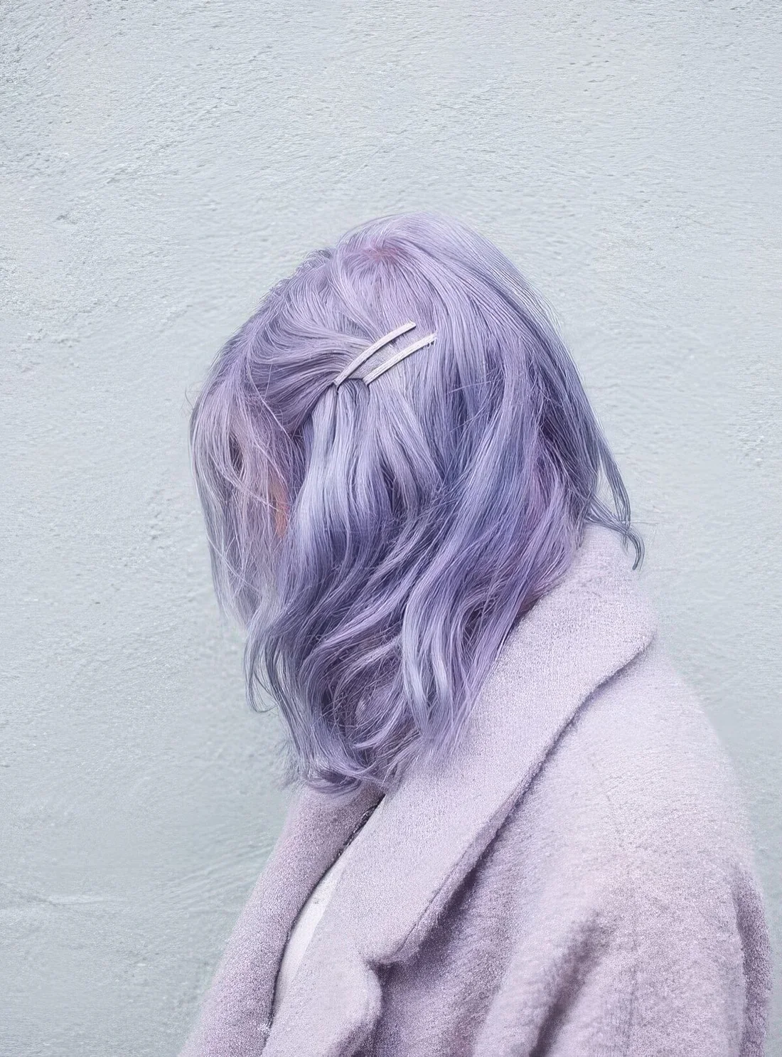 Pastel purple messy and wavy long bob with side bangs.
