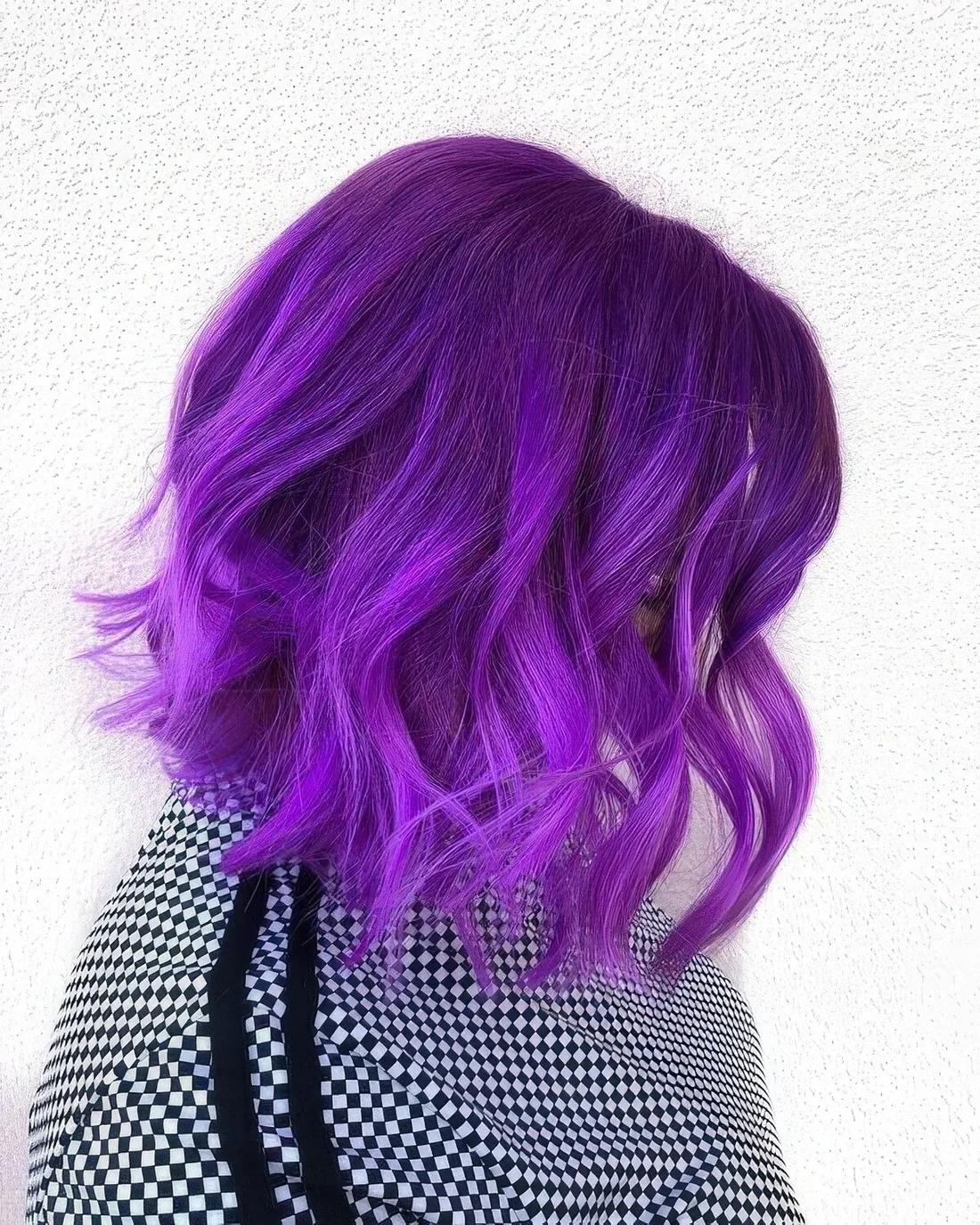 Wavy long bob with an ombre effect.