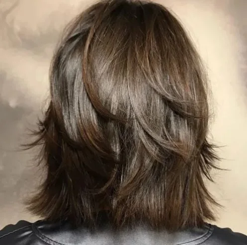 Photo showing one length layered bob, with the hairstyle clearly visible.