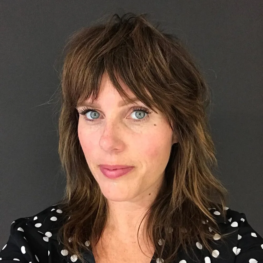 shoulder wavy silver shag with curtain fringe shown as a shag hairstyles for medium length thin fine hair idea