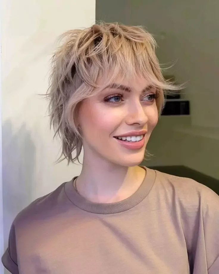shoulder wavy chestnut shag with curtain fringe shown as a shag pixie hairstyles thin fine hair idea