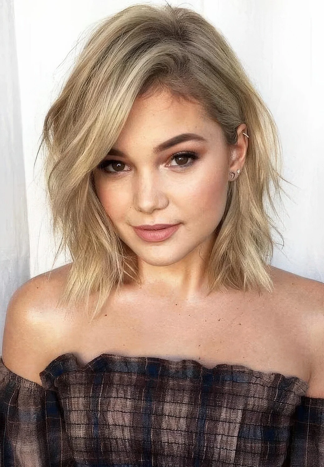 Photo showing layered bob hairstyle, with the hairstyle clearly visible.