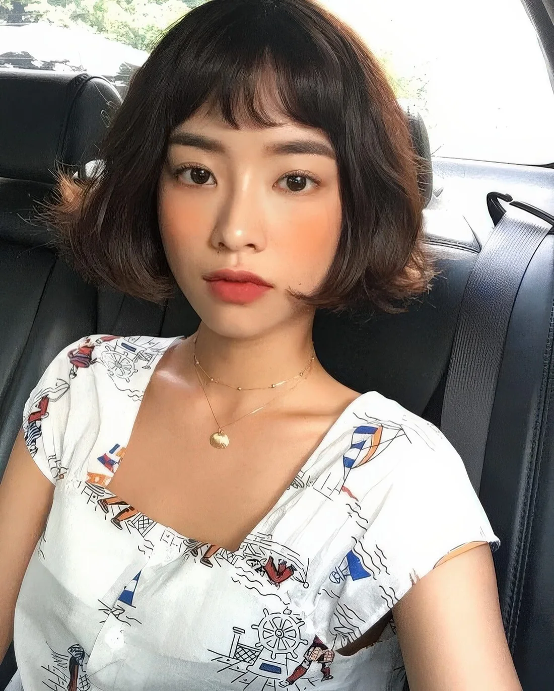 Photo showing wavy bob hairstyle, with the hairstyle clearly visible.
