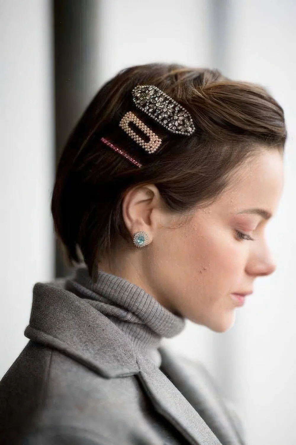 Photo showing clips arrangement, with the hairstyle clearly visible.