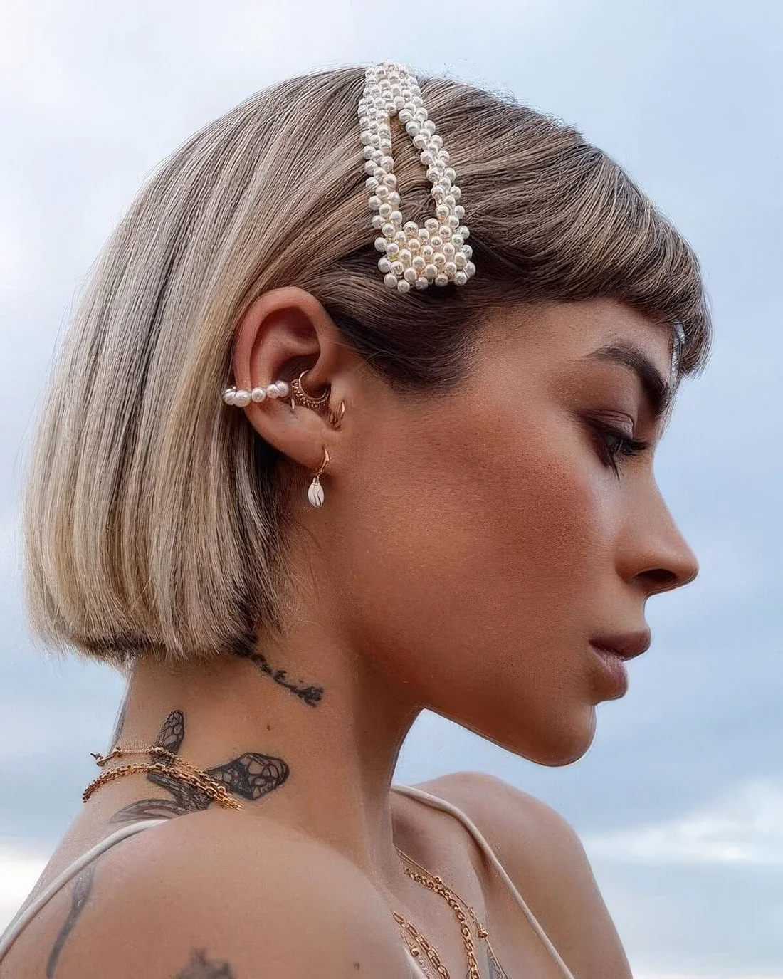 Photo showing pearl clip, with the hairstyle clearly visible.