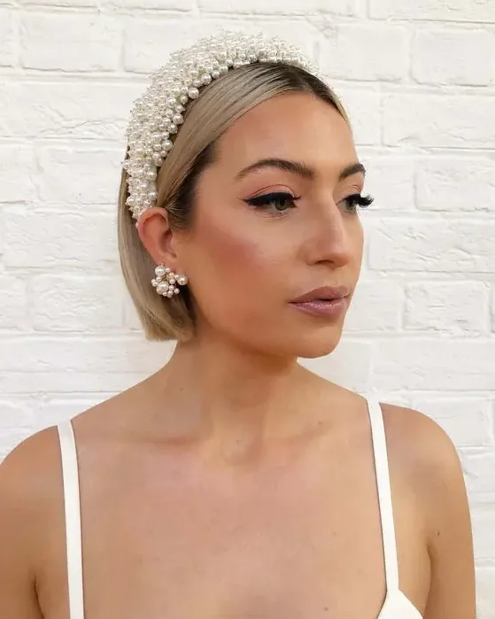 Photo showing pearl headband, with the hairstyle clearly visible.