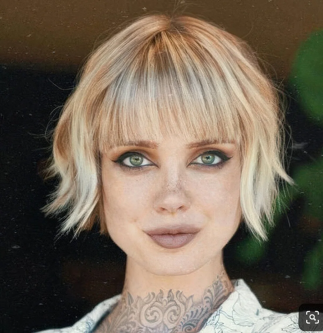 Photo showing messy blonde bob, with the hairstyle clearly visible.