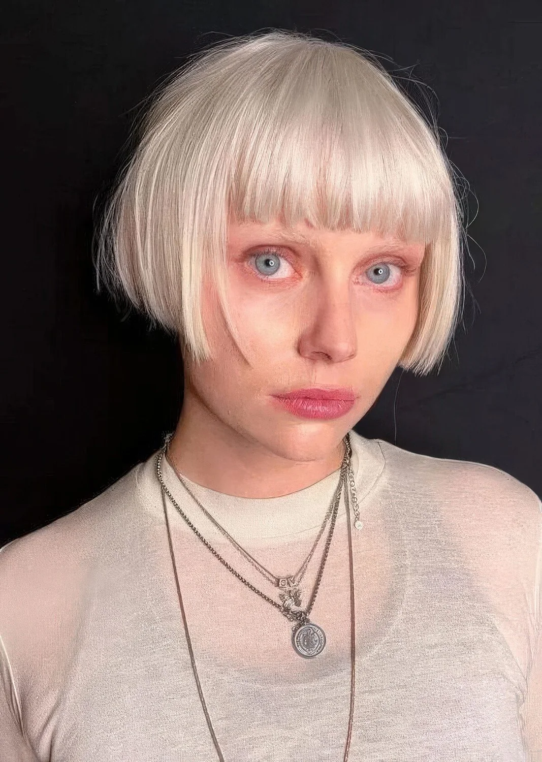 Photo showing platinum ear-length, with the hairstyle clearly visible.