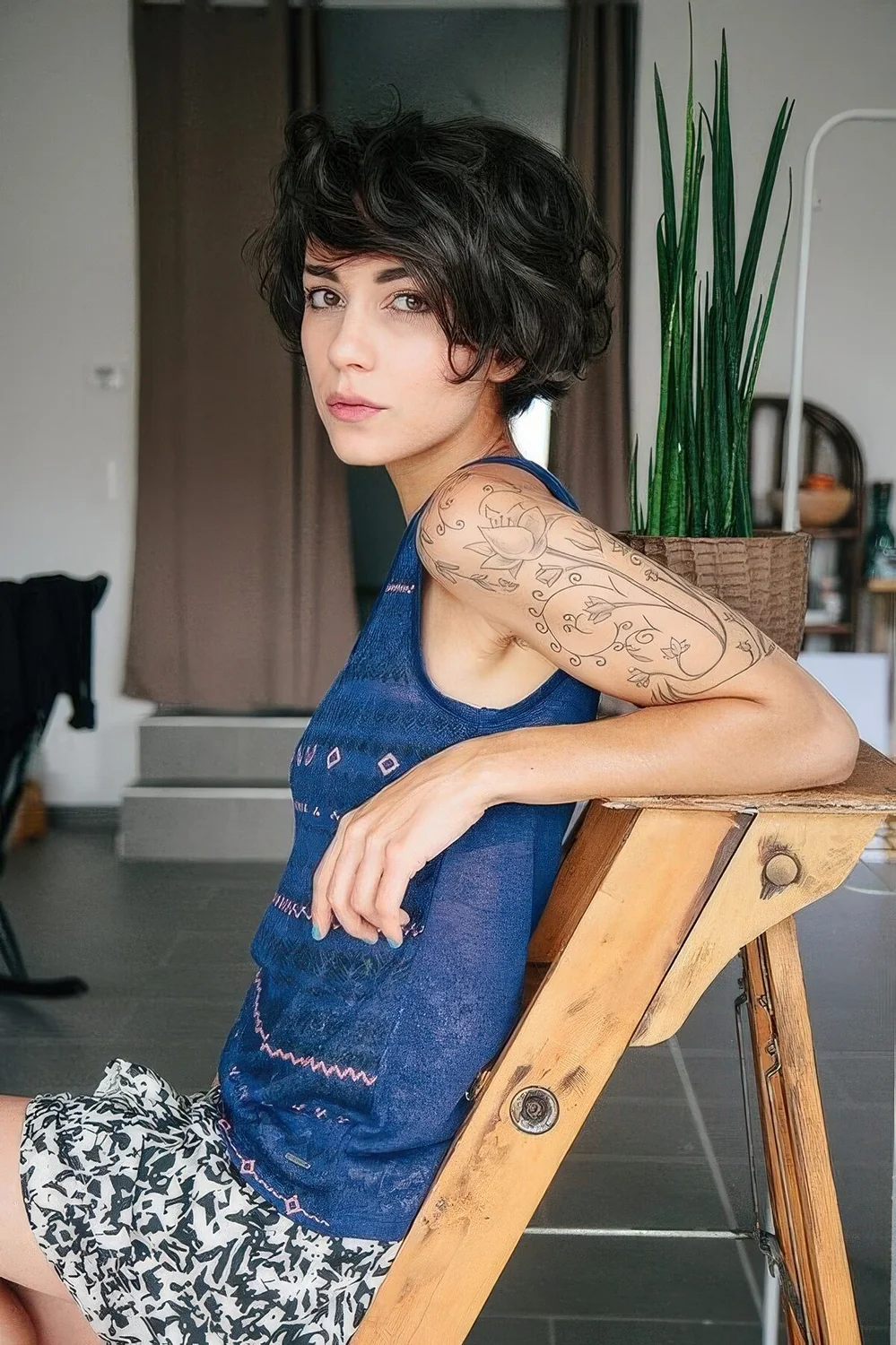 Photo showing curly short bob, with the hairstyle clearly visible.