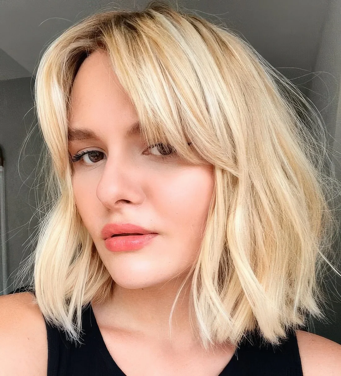 Messy and shaggy long bob wiht short curtain bangs.