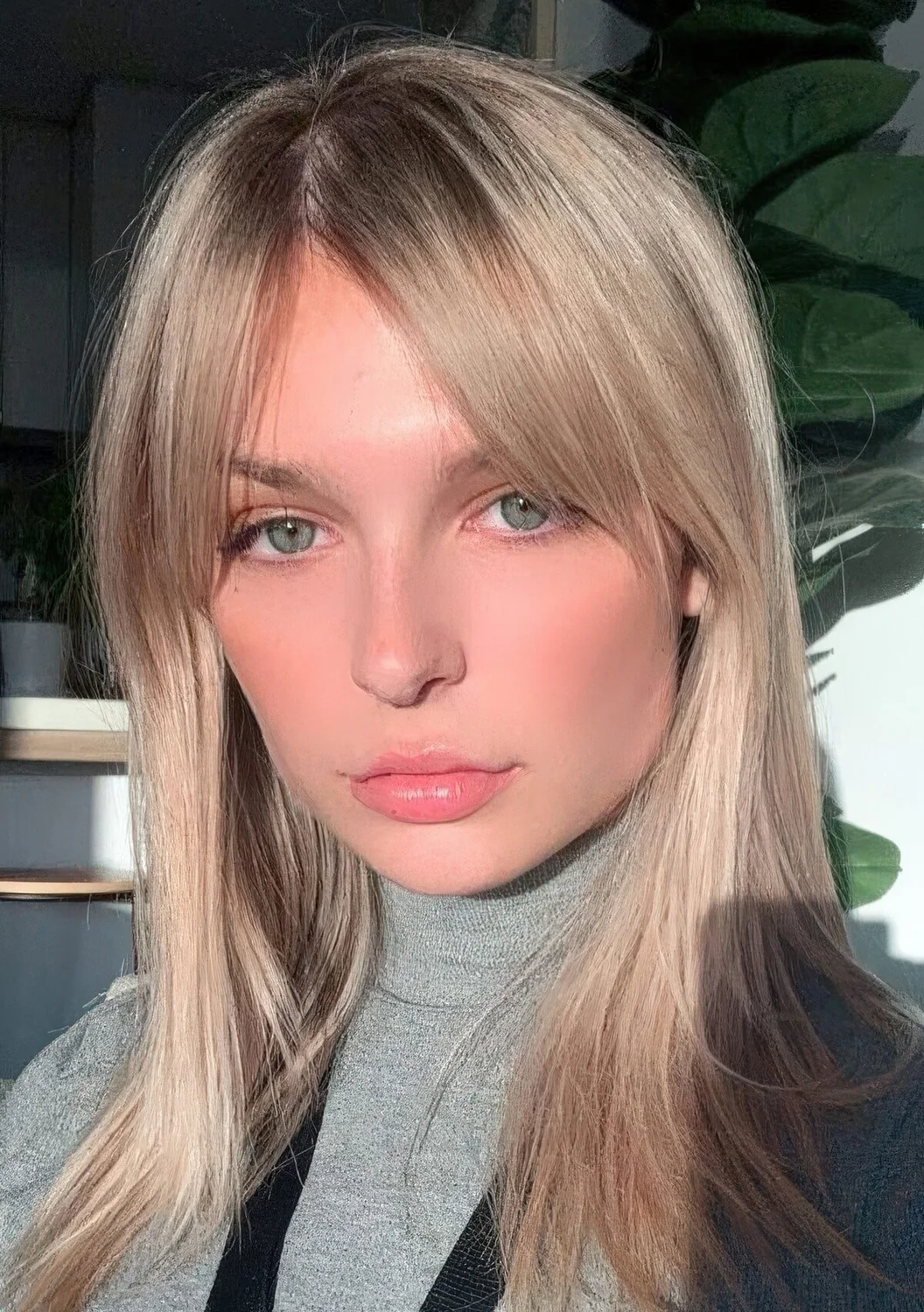 Long blonde locks with curtain bangs and plenty of texture are a beautiful idea.
