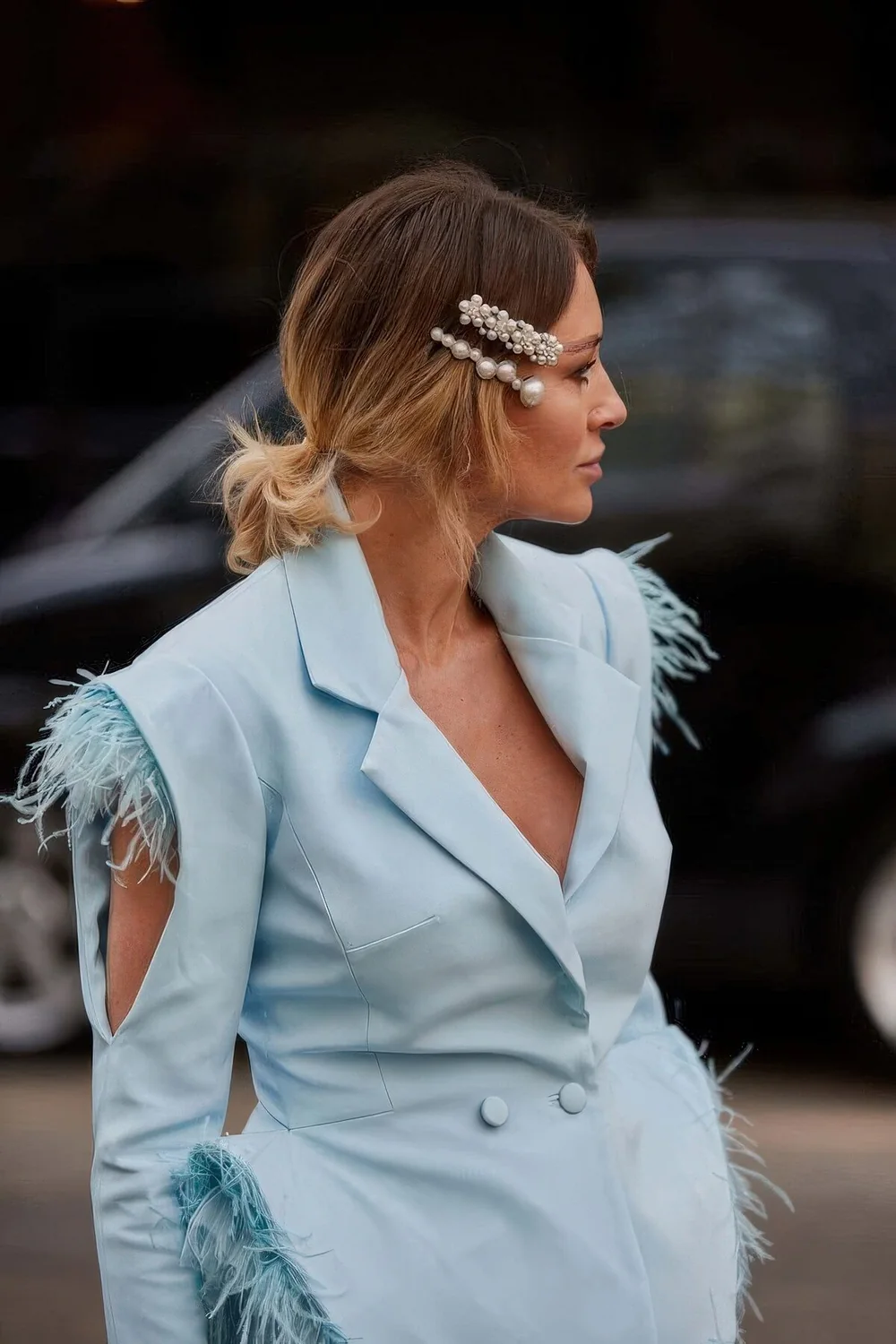 Low wavy ponytail on ombre hair, with pearl barrettes.
