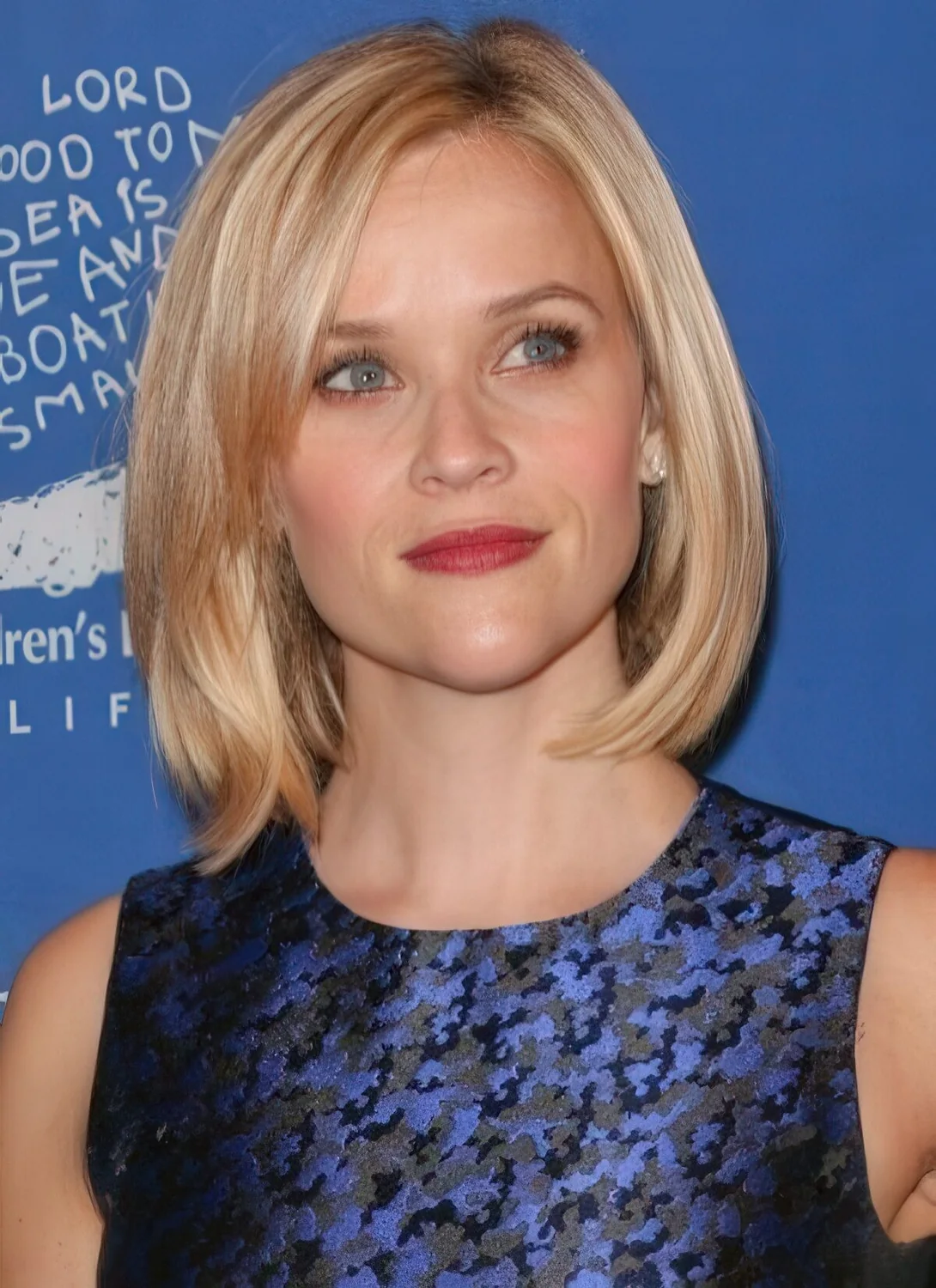Photo showing awesome short bob hairstyle, with the hairstyle clearly visible.