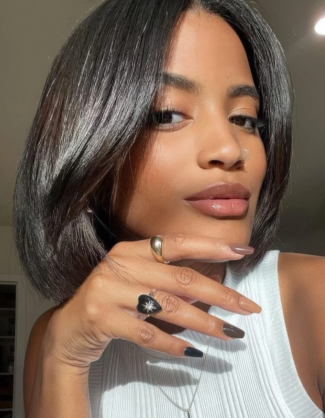 Photo showing hairstyle with curtain bangs, with the hairstyle clearly visible.