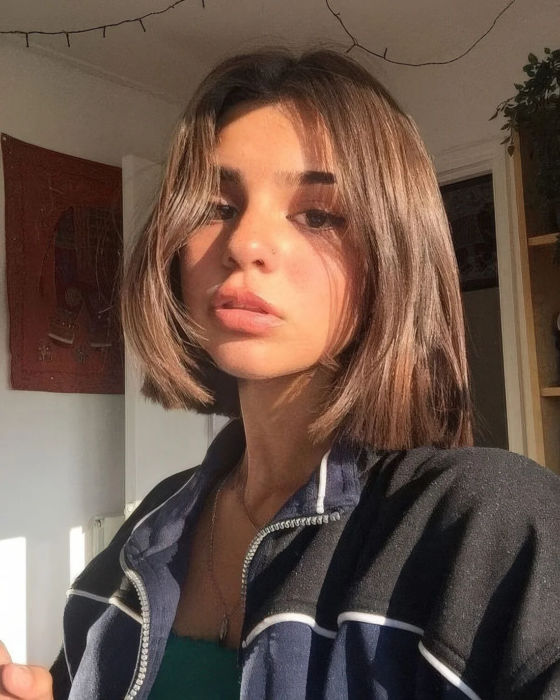 Photo showing bob hairstyle with side bangs, with the hairstyle clearly visible.