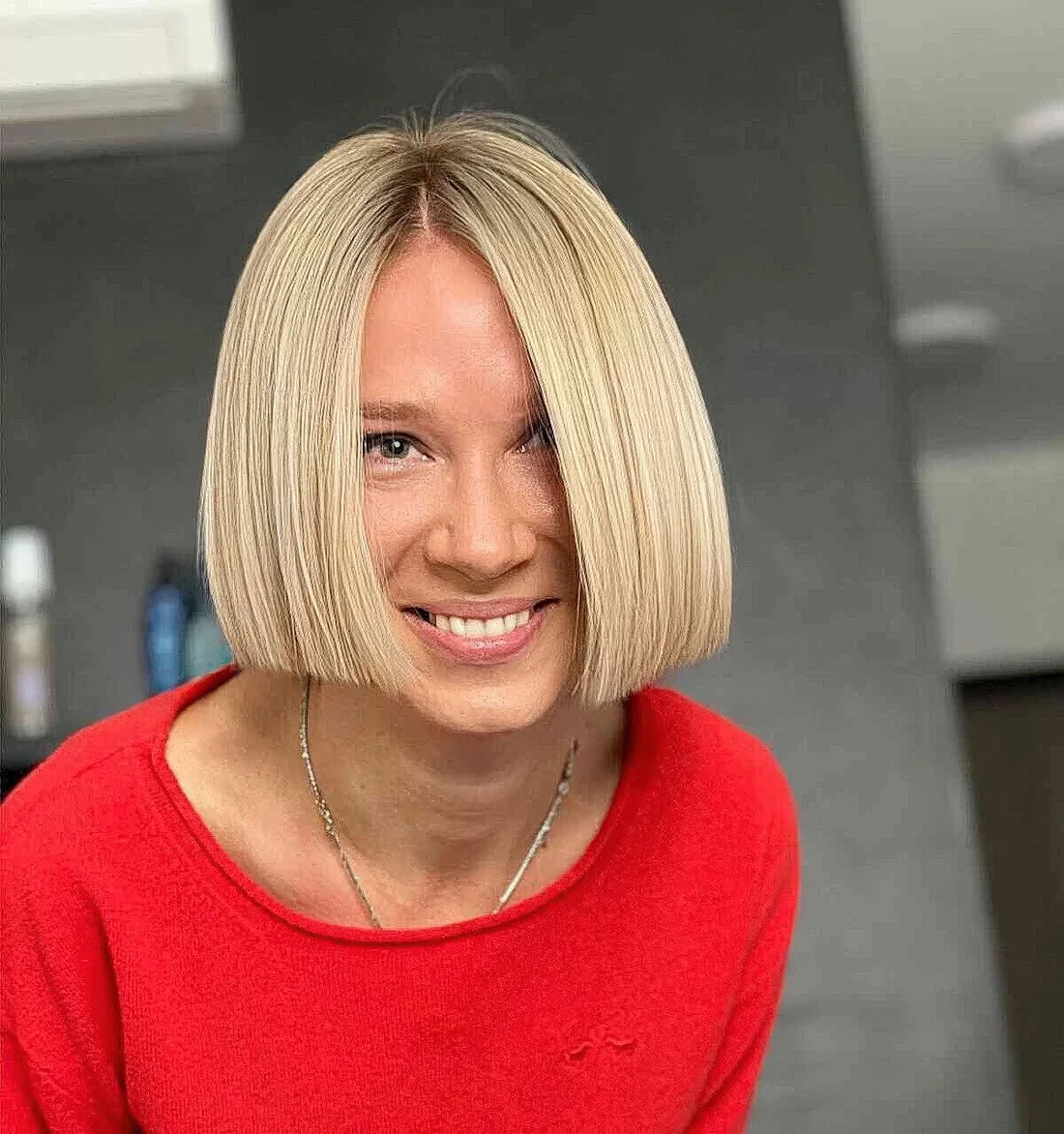 Short blonde slob with a clean line and a strong visual impact.