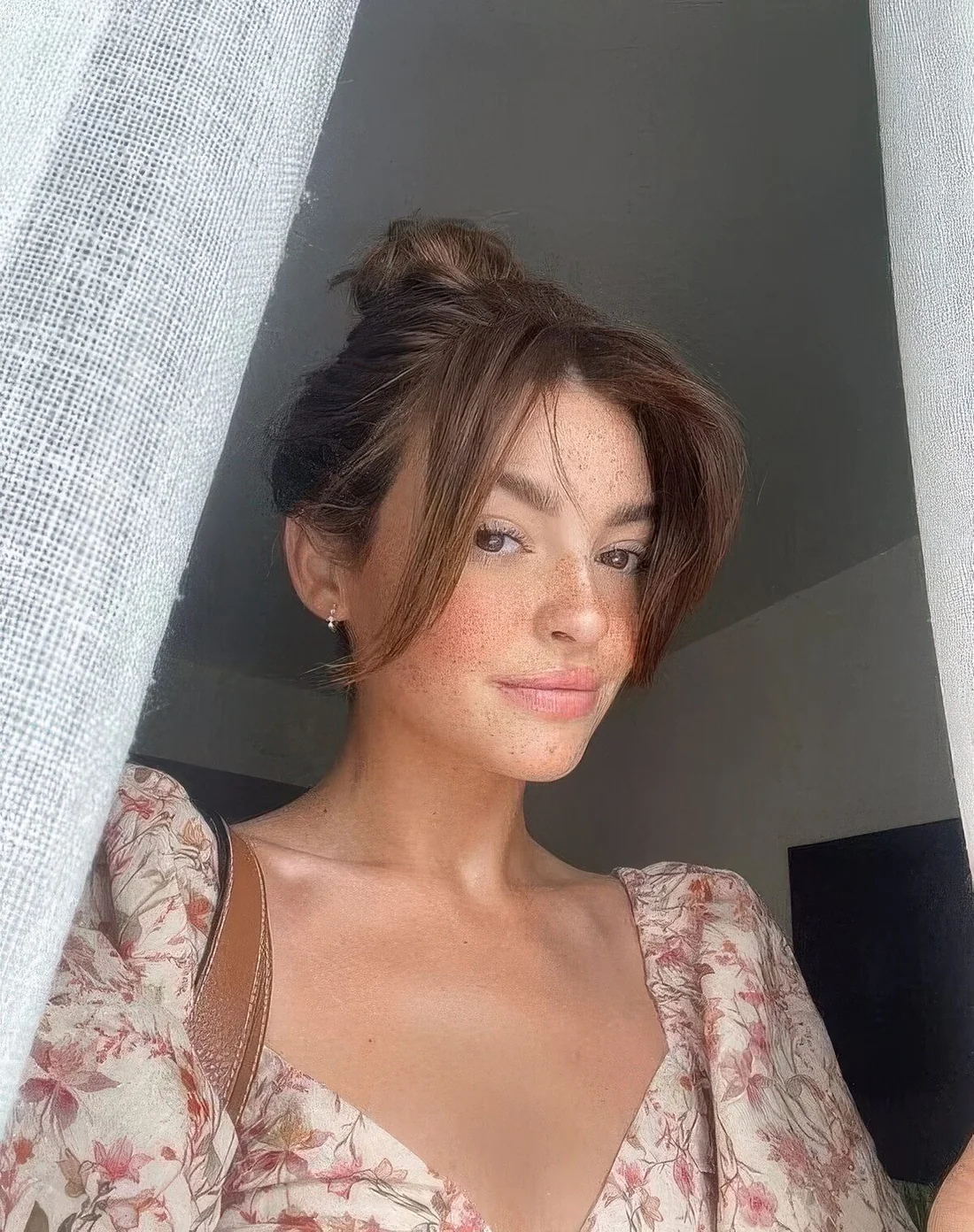 Photo showing top knot hairsytle, with the hairstyle clearly visible.