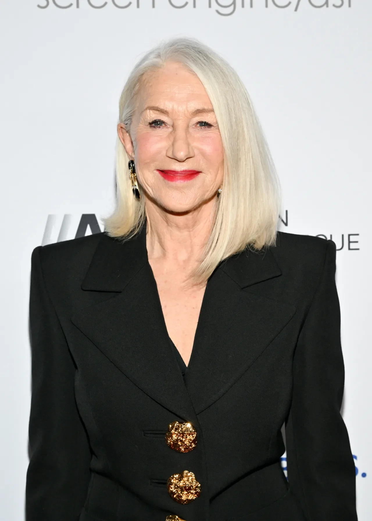 chest straight blonde straight style shown as a thin hairstyles for older women idea