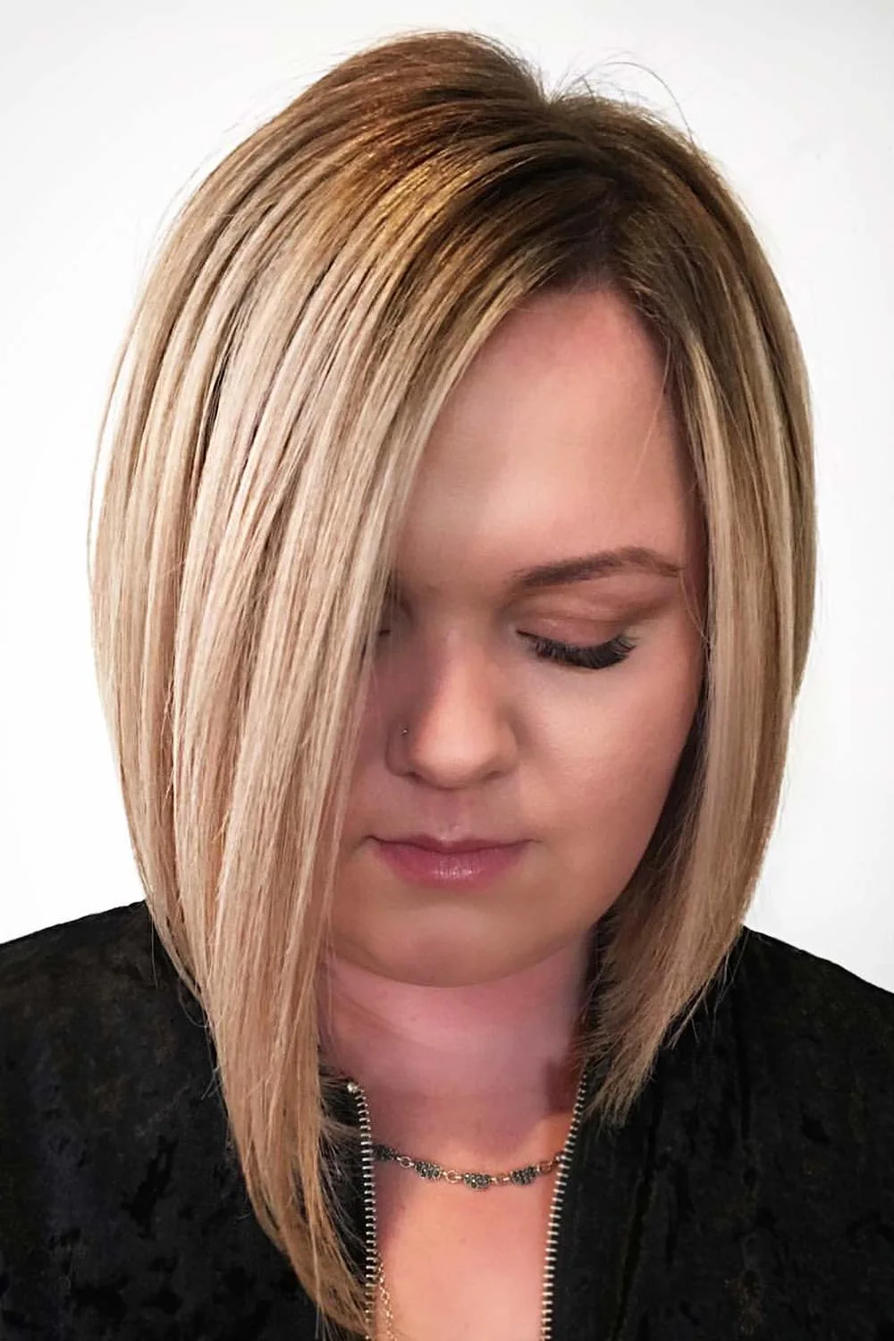 jaw straight chestnut bob shown as a thin hairstyles round face idea