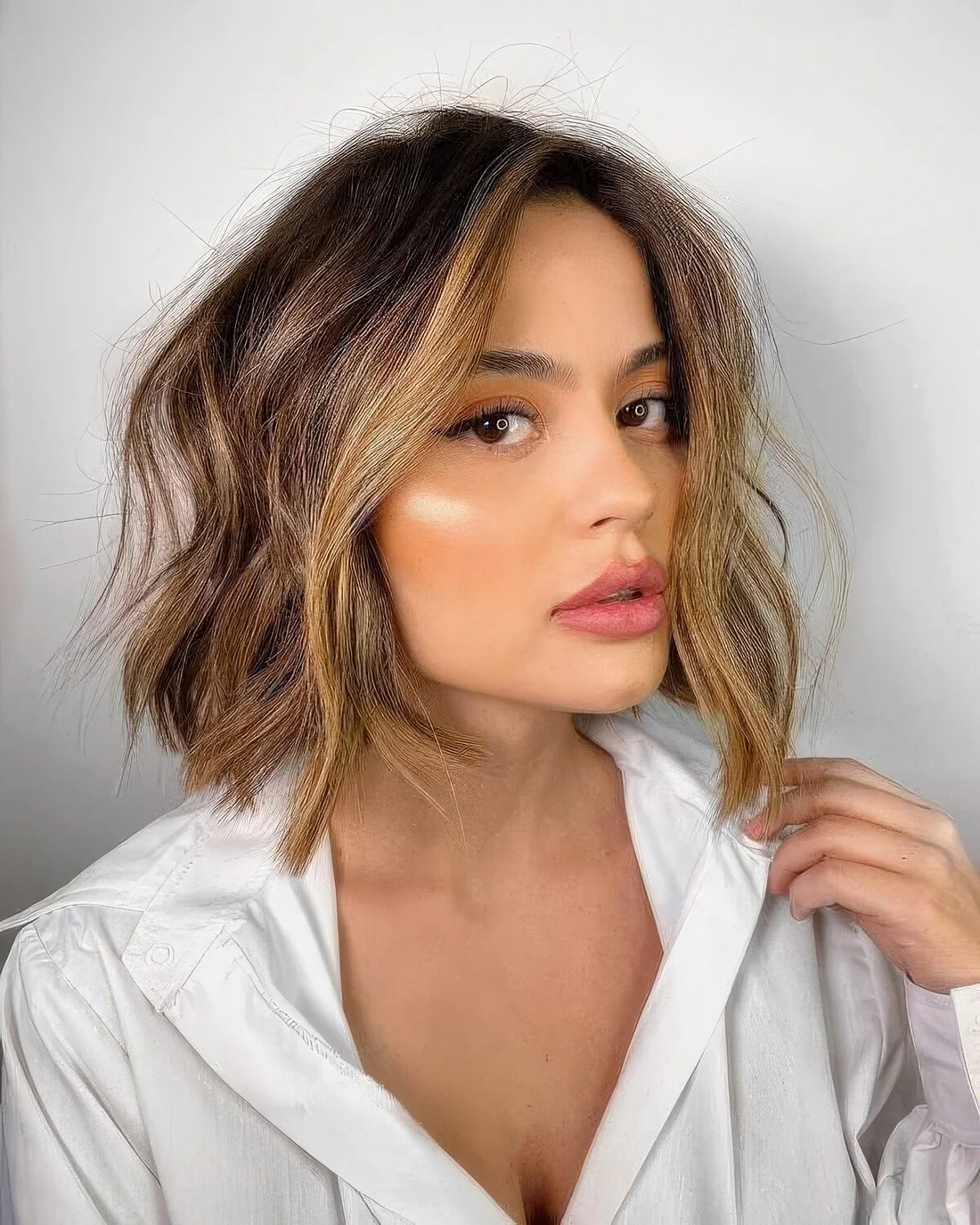 Photo showing hairstyle with a blonde balyage, with the hairstyle clearly visible.