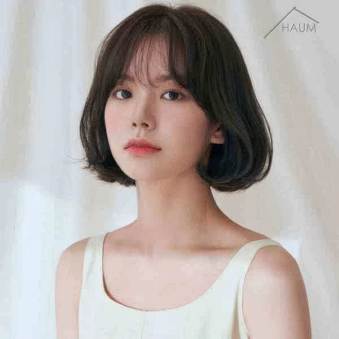 Photo showing short bob hairstyle, with the hairstyle clearly visible.