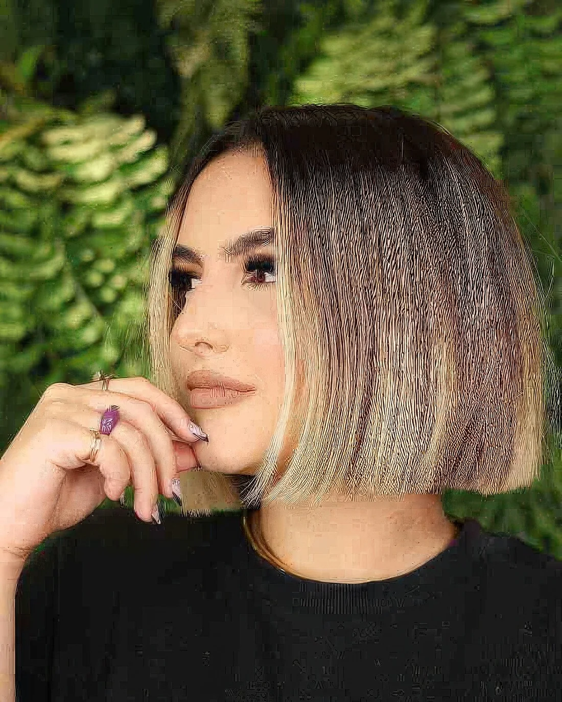 Short blunt bob with dark roots and blonde highlights and money piece.