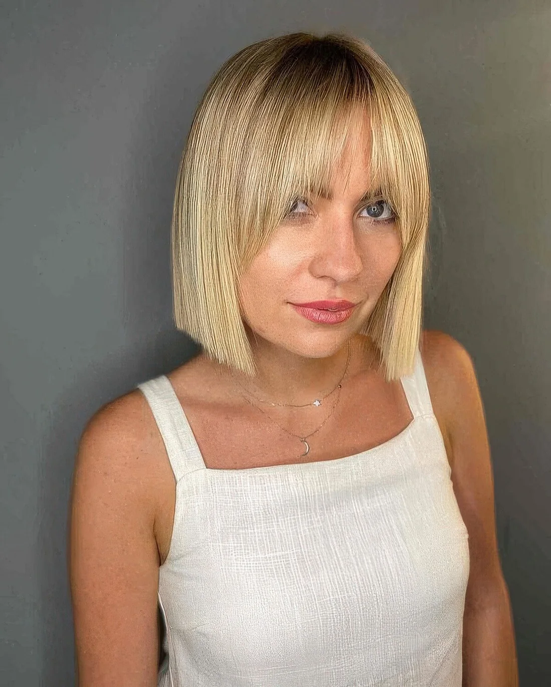 Photo showing bottleneck and curtain, with the hairstyle clearly visible.
