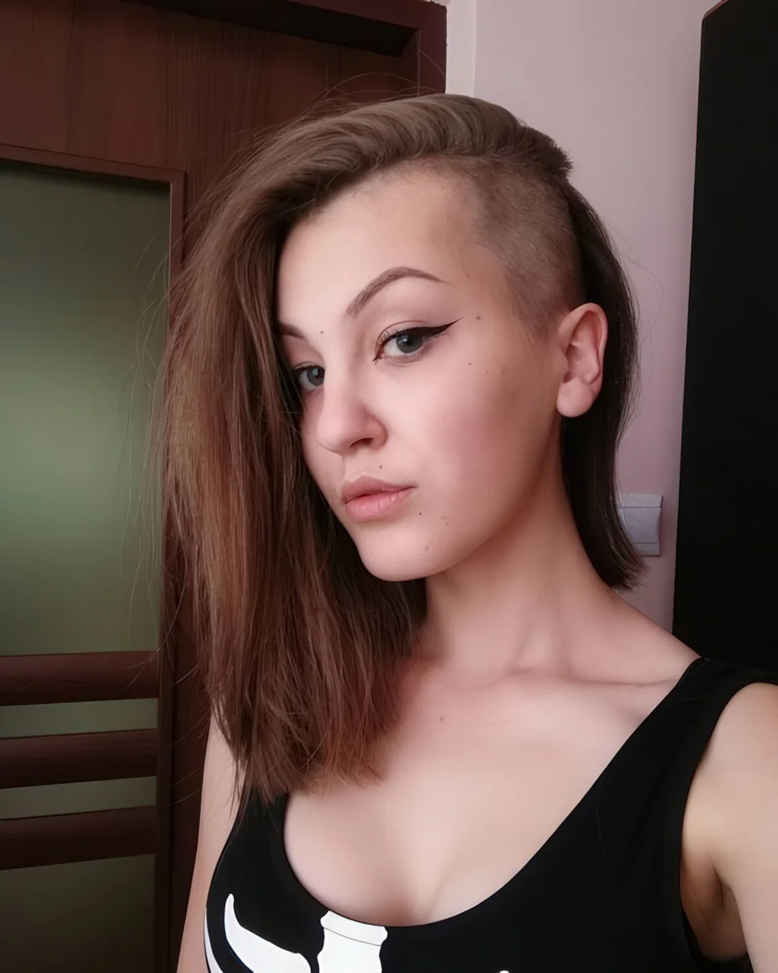 Undercut long bob haircut in chestnut.