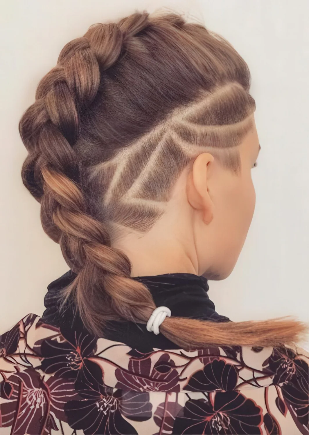 Undercut long bob with rather a natural hair color.