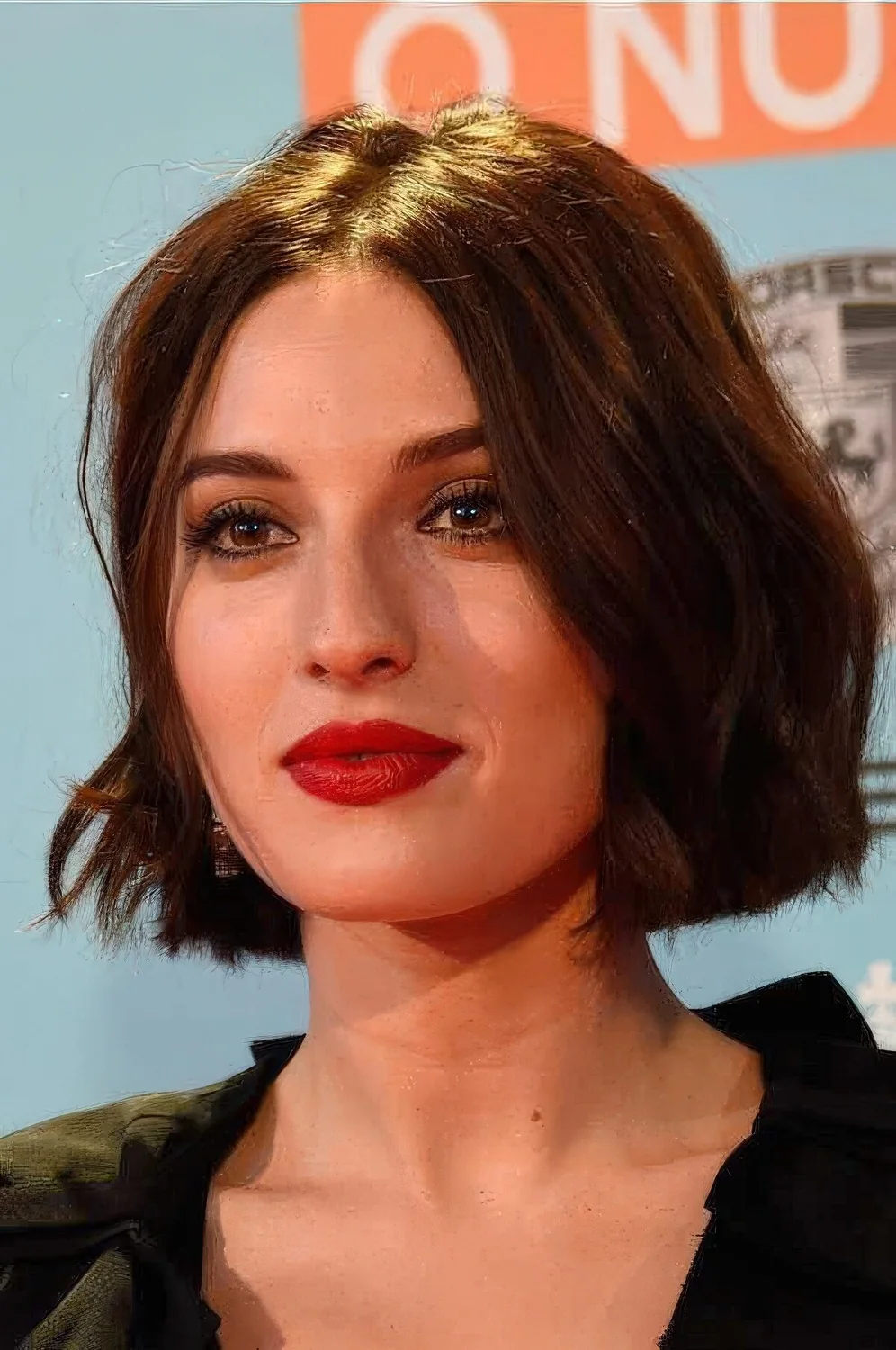 Photo showing dark bob waves, with the hairstyle clearly visible.