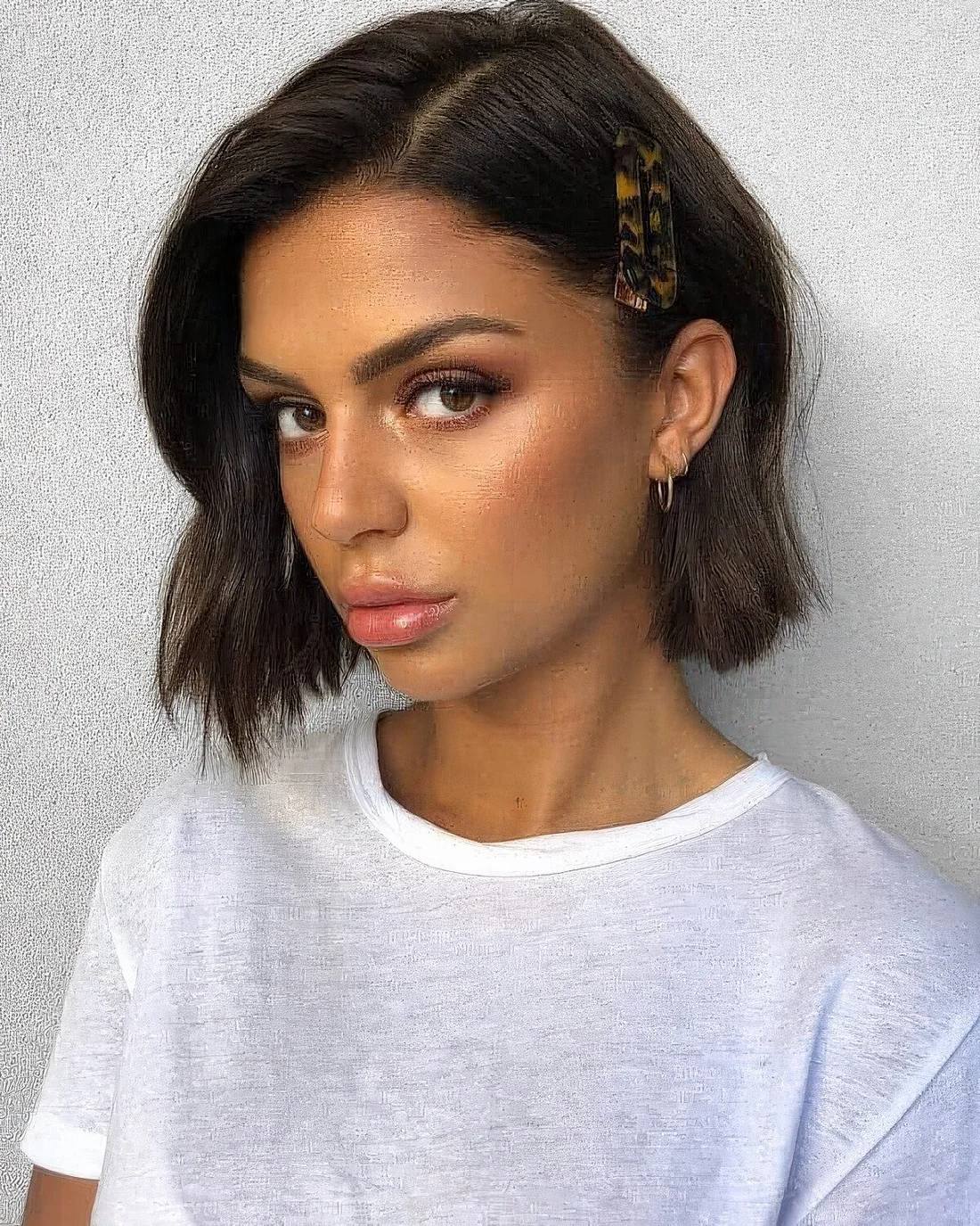 Photo showing slightly wavy bob, with the hairstyle clearly visible.