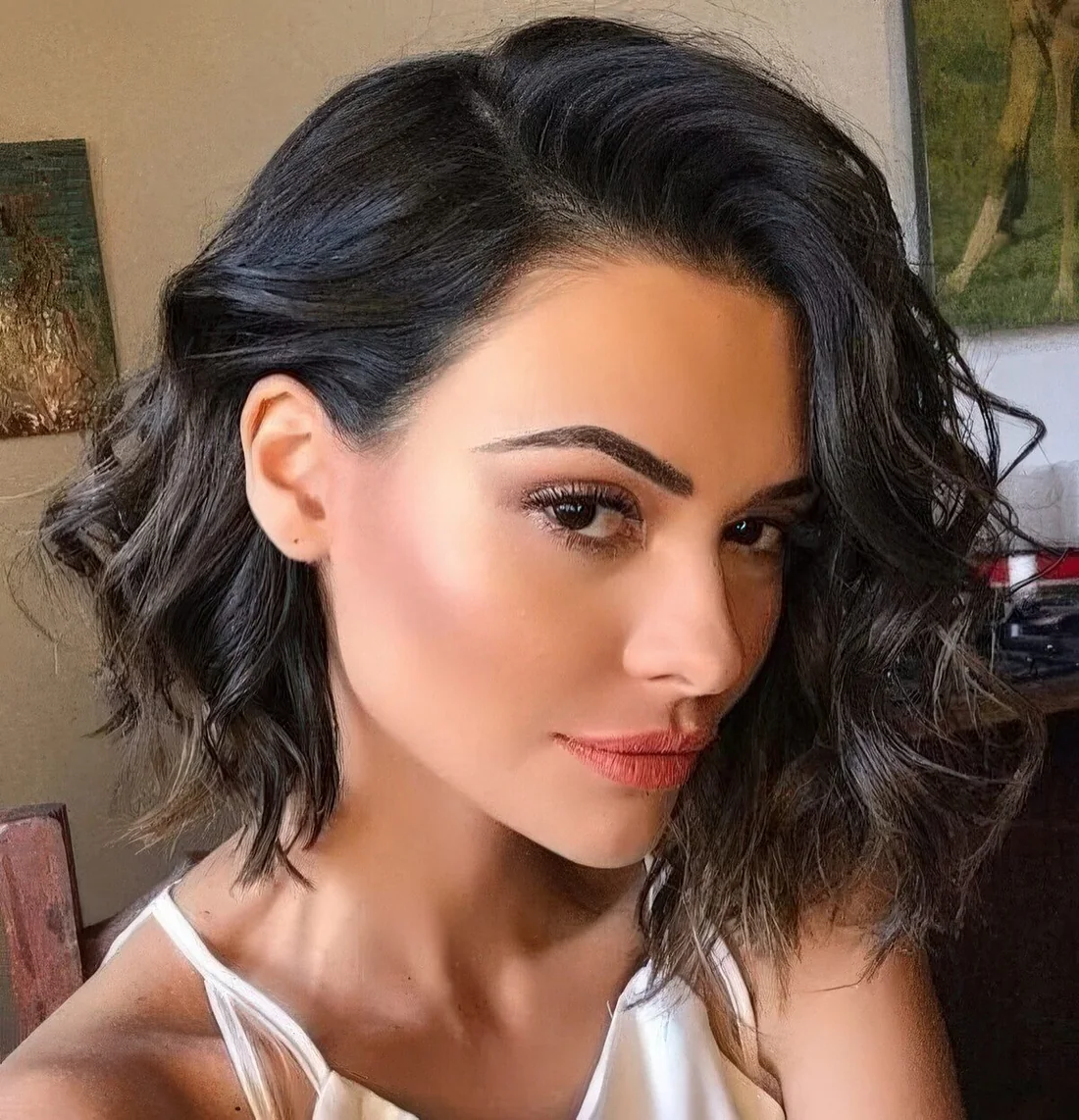 Black middle bob with side part and waves.