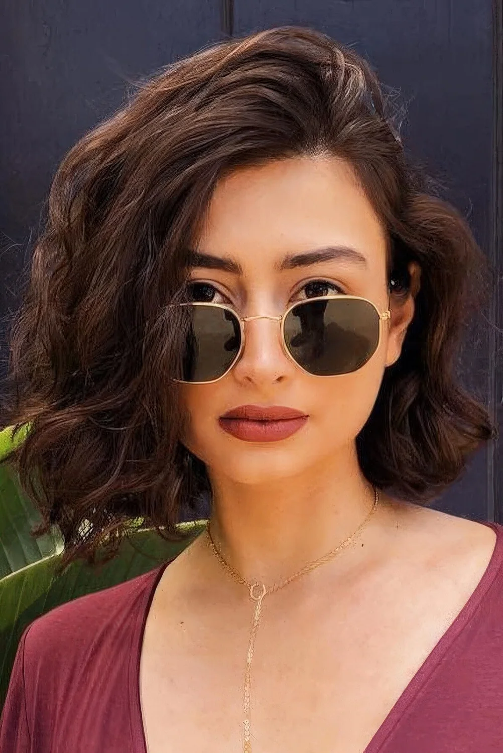 Medium-length dark brunette bob with side part, waves and a lot of volume.