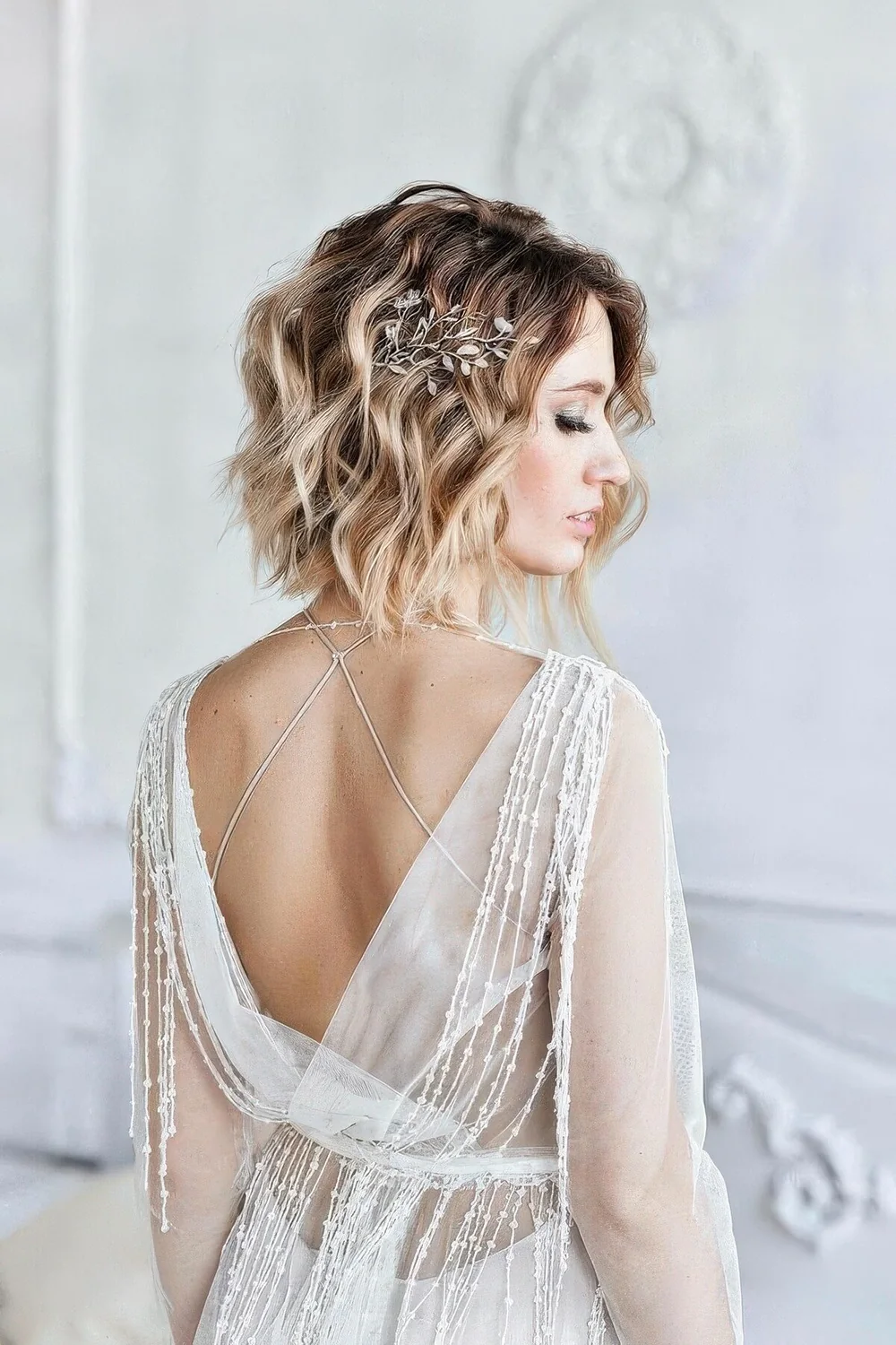 Messy wavy bob with a leaf inspired hair piece.