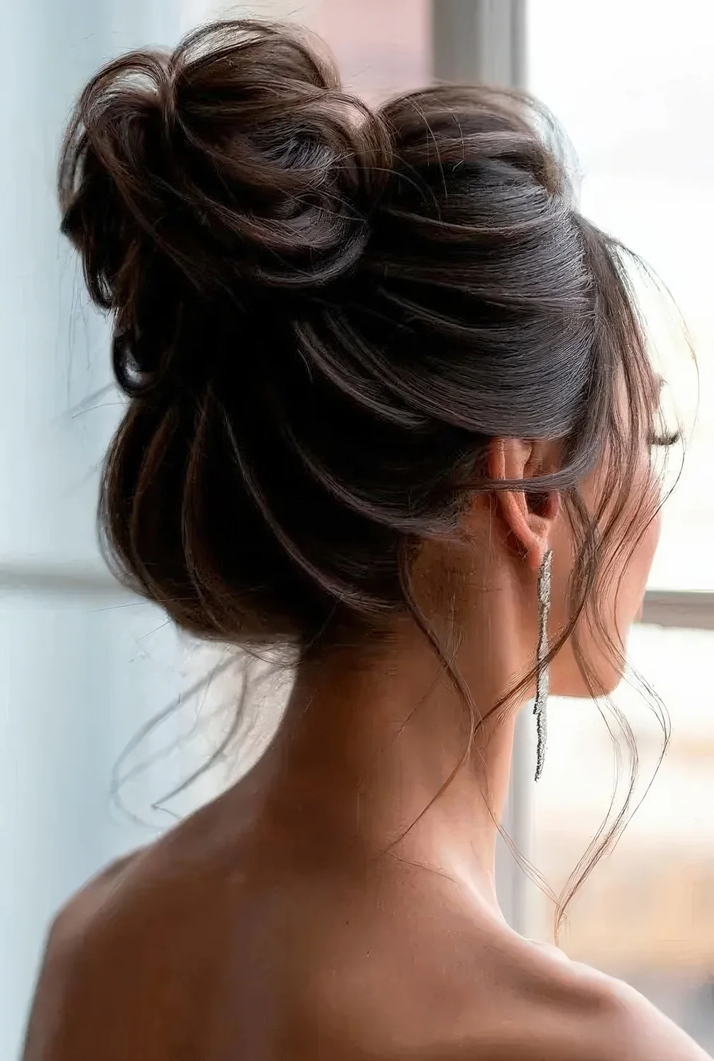 Loose and wavy top knot plus a volumetric top and hair down are a great combo for a glam bridal look.