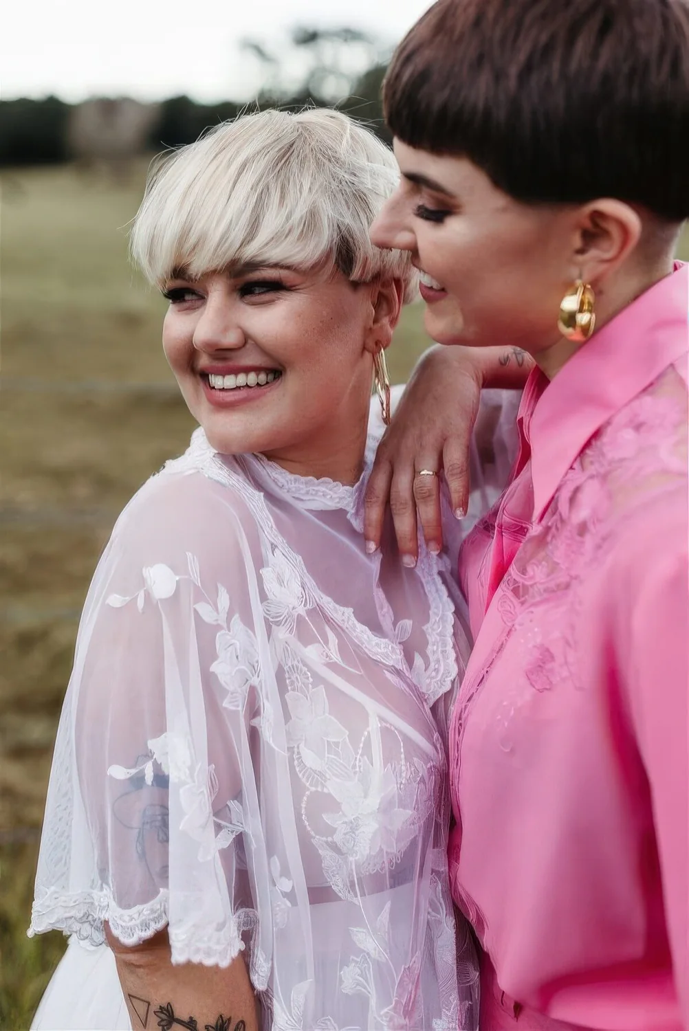 Long blonde pixie or bowl cut doesn't require any special styling, just some volume, and it's already cool.