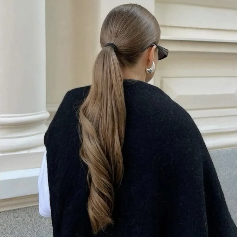Photo showing midi pony, with the hairstyle clearly visible.